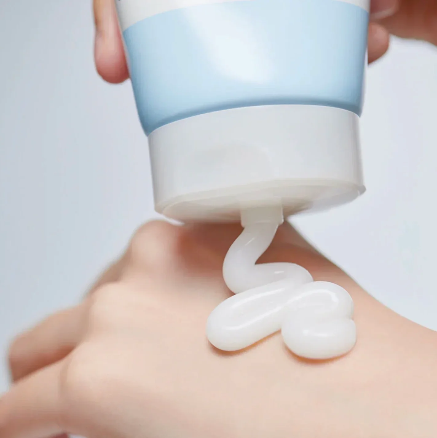 ILLIYOON Ceramide Ato Soothing Gel - Image 3