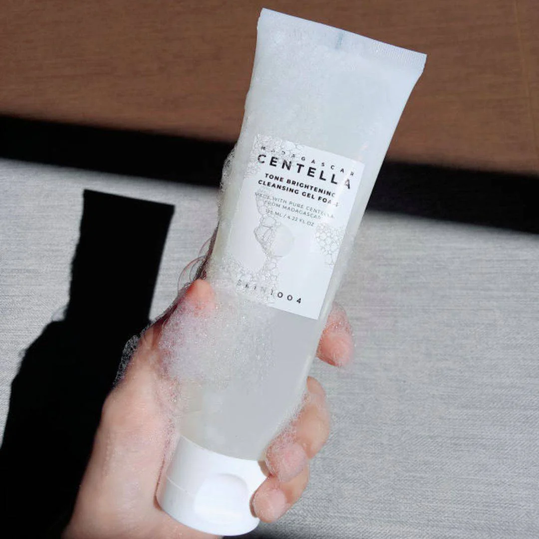SKIN1004 Madagascar Centella Tone Brightening Cleansing Gel Foam - Image 3